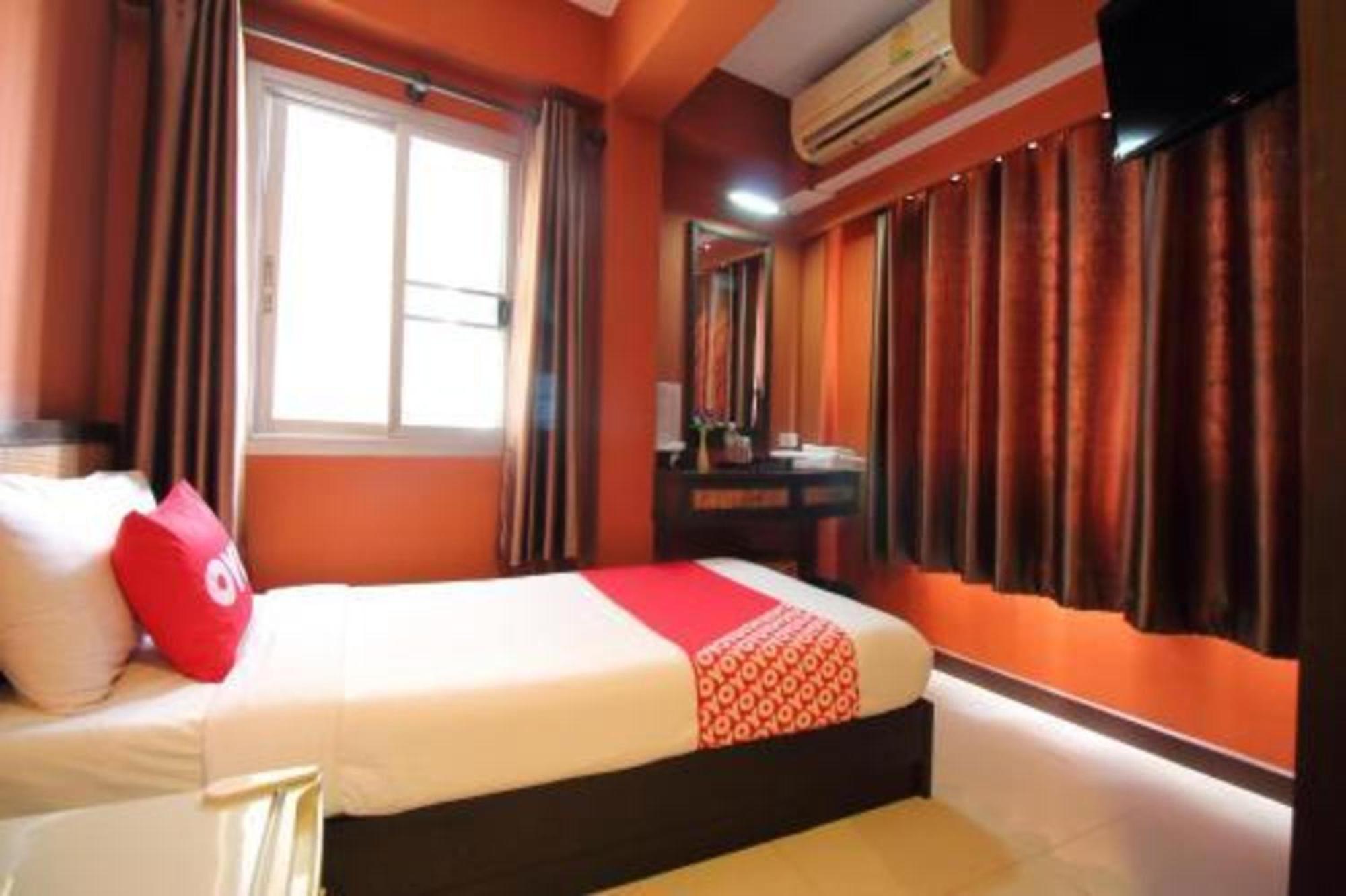 Pannee Lodge Khaosan - Sha Plus Banguecoque Exterior foto