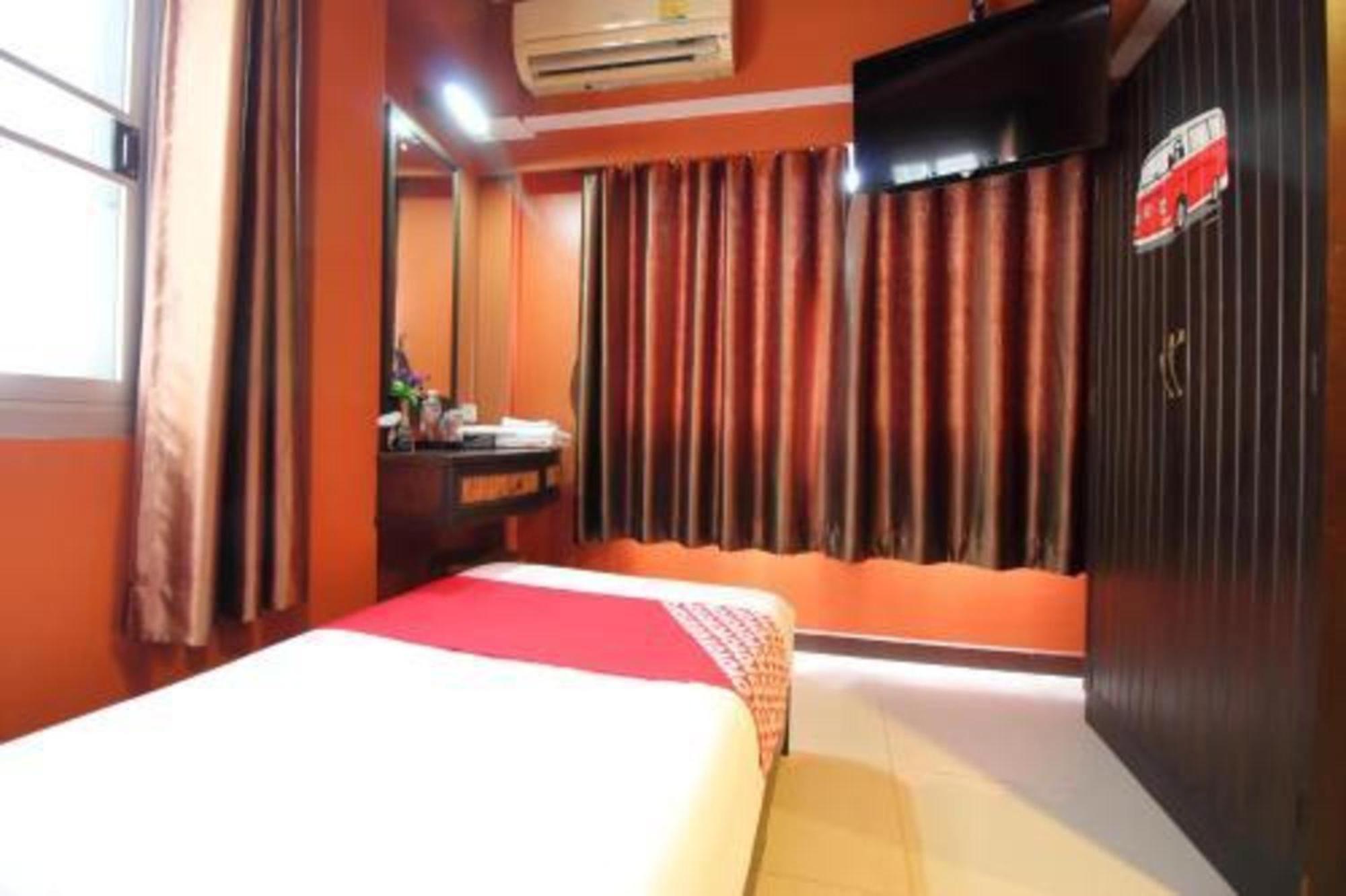 Pannee Lodge Khaosan - Sha Plus Banguecoque Exterior foto