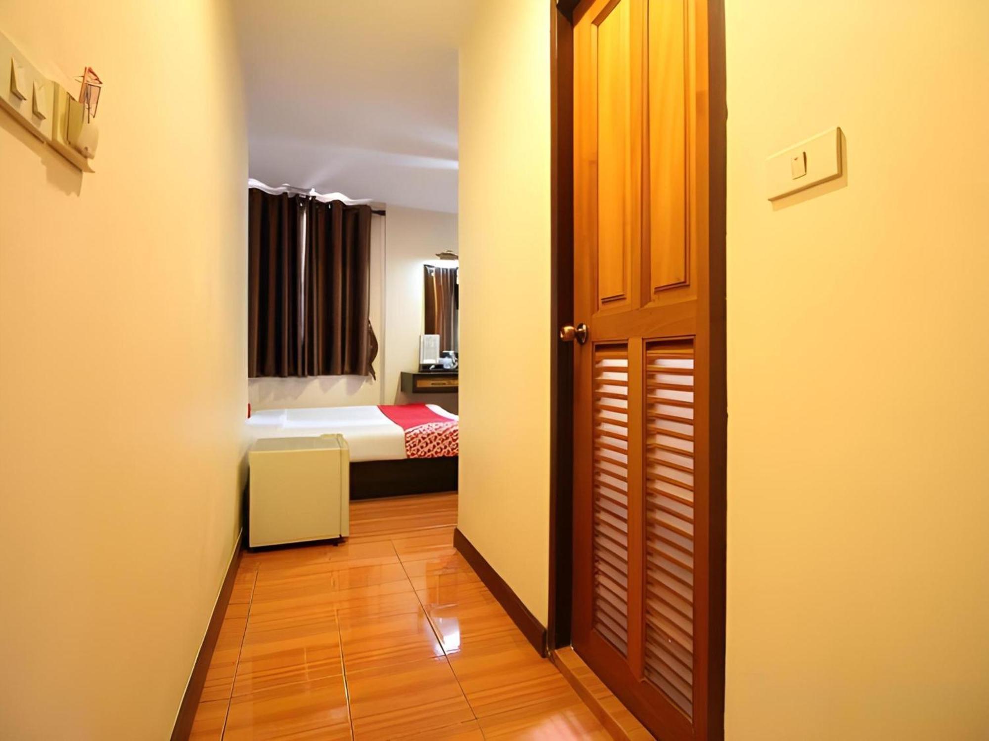 Pannee Lodge Khaosan - Sha Plus Banguecoque Exterior foto
